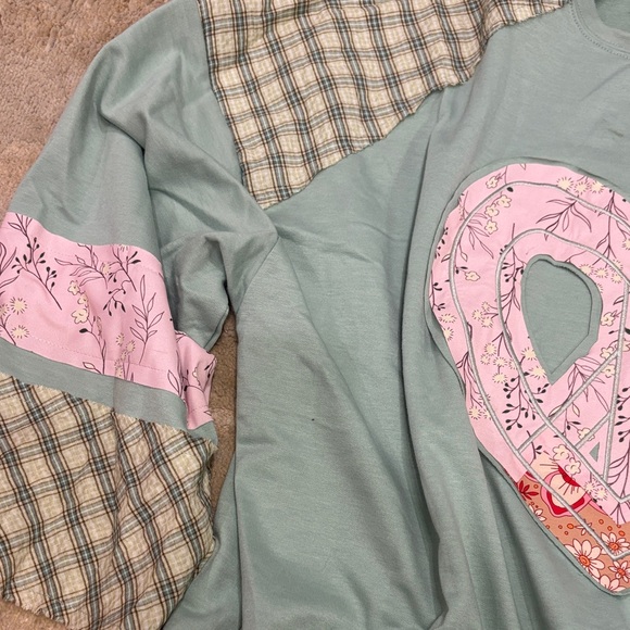 Women’s oversized Patchwork Heart Long Sleeve Shirt - Picture 2 of 6